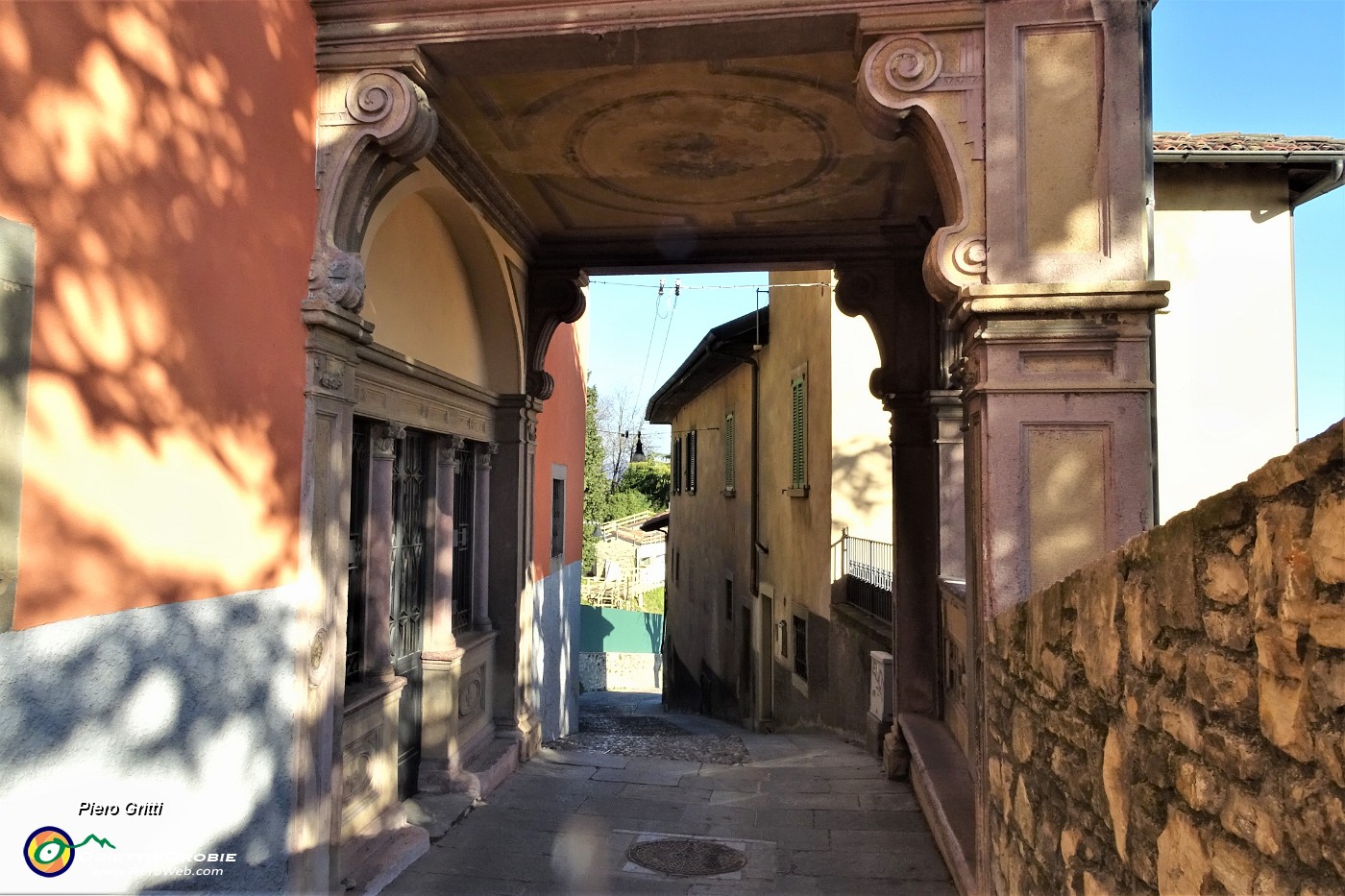 53 In discesa da San Vigilio in Citta Alta.JPG
